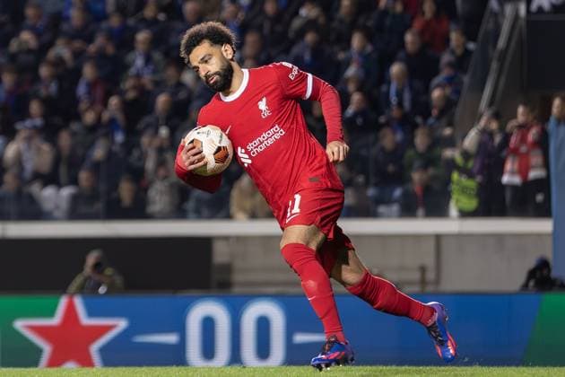 Atalanta v Liverpool Europa League 18 04 2024. Quarter Final GOAL 0-1 Liverpool forward Mohamed Salah (11) scores from the penalty spot and quickly retrieves the ball during the Europa League quarter-final second leg match between Atalanta and Liverpool at Gewiss Stadium, Bergamo, Italy on 18 April 2024. Editorial use only , Copyright: xIanxStephenx PSI-19496-0078