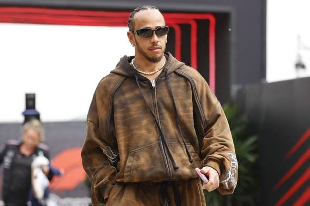 HAMILTON Lewis (gbr), Mercedes AMG F1 Team W15, portrait during the Formula 1 Lenovo Chinese Grand Prix 2024, 5th round of the 2024 Formula One World Championship, WM, Weltmeisterschaft from April 19 to 21, 2024 on the Shanghai International Circuit, in Shanghai, China - F1 - CHINESE GRAND PRIX 2024 DPPI Panoramic  240419_R05_CHINA_DP__A6A7160