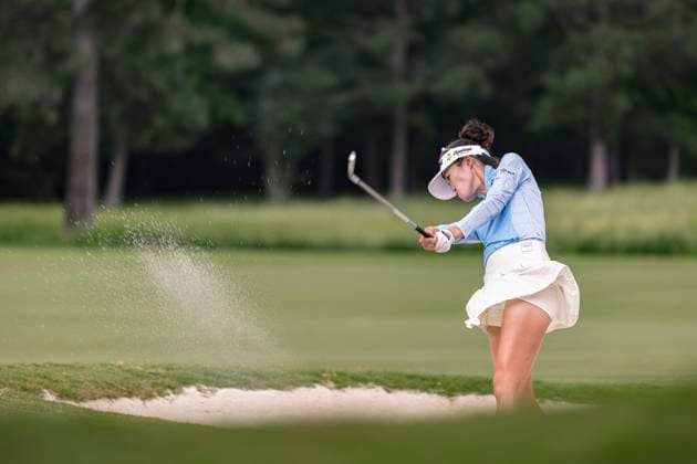 Sport Bilder des Tages April 18, 2024, The Woodlands, Texas, USA: GRACE KIM chips out of the sand bunker during Round 1 of The Chevron Championship at The Club at Carlton Woods on April 18, 2024, in The Woodlands, Texas. The Woodlands USA - ZUMAp213 20240418_znp_p213_108 Copyright: xLynnxPenningtonx