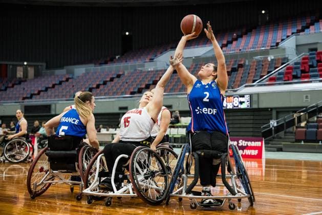 2024 IWBF Womens Repechage Canada France 19 04 2024 Melanie Hawtin Canada, 15 , Marion Blais France, 2 in the throw 2024 IWBF Womens Repechage Canada France Asue Arena, Osaka Copyright: xBEAUTIFULxSPORTS Wunderlx