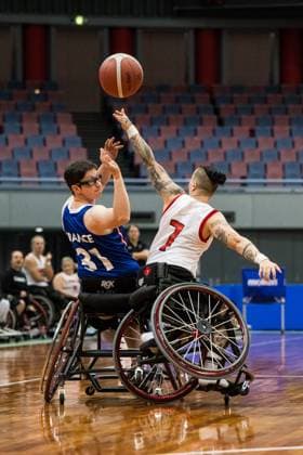 2024 IWBF Womens Repechage Canada France 19 04 2024 Eva David France, 31 in the throw, Cindy Ouelett Canada, 7 2024 IWBF Womens Repechage Canada France Asue Arena, Osaka Copyright: xBEAUTIFULxSPORTS Wunderlx