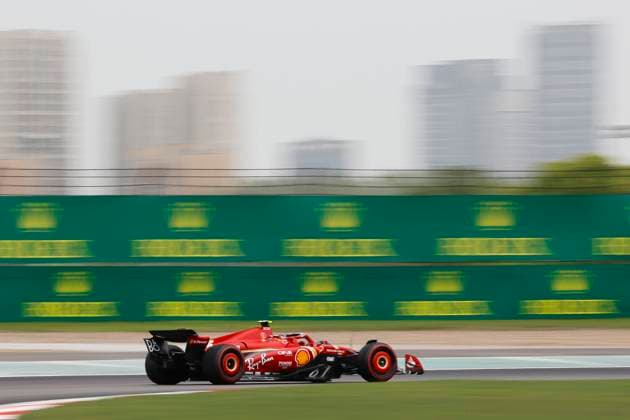 55 SAINZ Carlos (spa), Scuderia Ferrari SF-24, action during the Formula 1 Lenovo Chinese Grand Prix 2024, 5th round of the 2024 Formula One World Championship, WM, Weltmeisterschaft from April 19 to 21, 2024 on the Shanghai International Circuit, in Shanghai, China - F1 - CHINESE GRAND PRIX 2024 DPPI Panoramic  240419_R05_CHINA_DP_03670