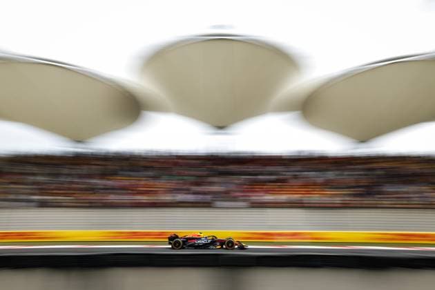 11 PEREZ Sergio (mex), Red Bull Racing RB20, action during the Formula 1 Lenovo Chinese Grand Prix 2024, 5th round of the 2024 Formula One World Championship, WM, Weltmeisterschaft from April 19 to 21, 2024 on the Shanghai International Circuit, in Shanghai, China - F1 - CHINESE GRAND PRIX 2024 DPPI Panoramic  240419_R05_CHINA_DP_FGOO7197