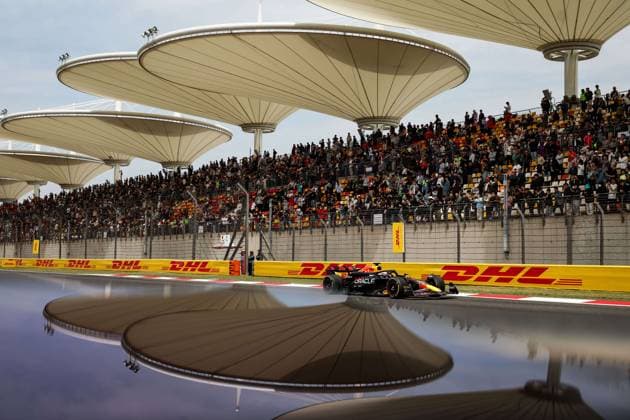01 VERSTAPPEN Max (nld), Red Bull Racing RB20, action during the Formula 1 Lenovo Chinese Grand Prix 2024, 5th round of the 2024 Formula One World Championship, WM, Weltmeisterschaft from April 19 to 21, 2024 on the Shanghai International Circuit, in Shanghai, China - F1 - CHINESE GRAND PRIX 2024 DPPI Panoramic  240419_R05_CHINA_DP_FGOO7329