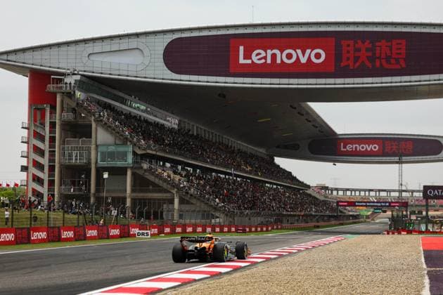 81 PIASTRI Oscar (aus), McLaren F1 Team MCL38, action during the Formula 1 Lenovo Chinese Grand Prix 2024, 5th round of the 2024 Formula One World Championship, WM, Weltmeisterschaft from April 19 to 21, 2024 on the Shanghai International Circuit, in Shanghai, China - F1 - CHINESE GRAND PRIX 2024 DPPI Panoramic  240419_R05_CHINA_DP_FG007448