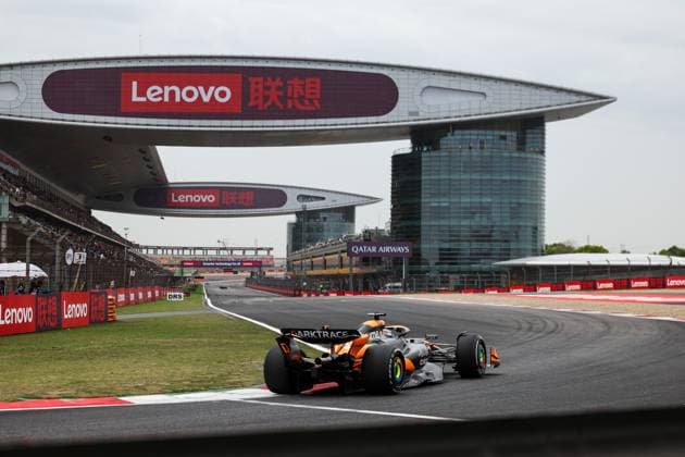 81 PIASTRI Oscar (aus), McLaren F1 Team MCL38, action during the Formula 1 Lenovo Chinese Grand Prix 2024, 5th round of the 2024 Formula One World Championship, WM, Weltmeisterschaft from April 19 to 21, 2024 on the Shanghai International Circuit, in Shanghai, China - F1 - CHINESE GRAND PRIX 2024 DPPI Panoramic  240419_R05_CHINA_DP_FG007489