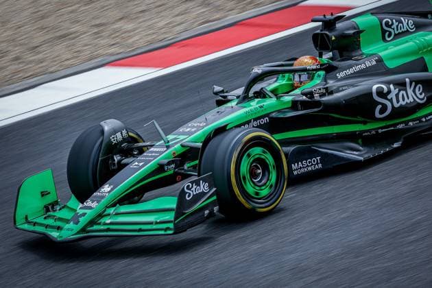 77 BOTTAS Valtteri (fin), Stake F1 Team Kick Sauber C44, action during the Formula 1 Lenovo Chinese Grand Prix 2024, 5th round of the 2024 Formula One World Championship, WM, Weltmeisterschaft from April 19 to 21, 2024 on the Shanghai International Circuit, in Shanghai, China - F1 - CHINESE GRAND PRIX 2024 DPPI Panoramic  02995