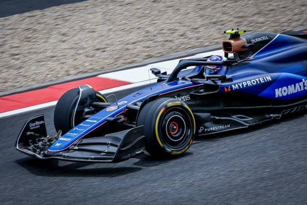 02 SARGEANT Logan (usa), Williams Racing FW46, action during the Formula 1 Lenovo Chinese Grand Prix 2024, 5th round of the 2024 Formula One World Championship, WM, Weltmeisterschaft from April 19 to 21, 2024 on the Shanghai International Circuit, in Shanghai, China - F1 - CHINESE GRAND PRIX 2024 DPPI Panoramic  02779