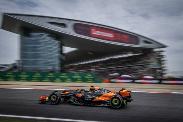04 NORRIS Lando (gbr), McLaren F1 Team MCL38, action during the Formula 1 Lenovo Chinese Grand Prix 2024, 5th round of the 2024 Formula One World Championship, WM, Weltmeisterschaft from April 19 to 21, 2024 on the Shanghai International Circuit, in Shanghai, China - F1 - CHINESE GRAND PRIX 2024 DPPI Panoramic  02164