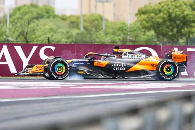 81 PIASTRI Oscar (aus), McLaren F1 Team MCL38, action during the Formula 1 Lenovo Chinese Grand Prix 2024, 5th round of the 2024 Formula One World Championship, WM, Weltmeisterschaft from April 19 to 21, 2024 on the Shanghai International Circuit, in Shanghai, China - F1 - CHINESE GRAND PRIX 2024 DPPI Panoramic  240419_R05_CHINA_DP_XB3_0725