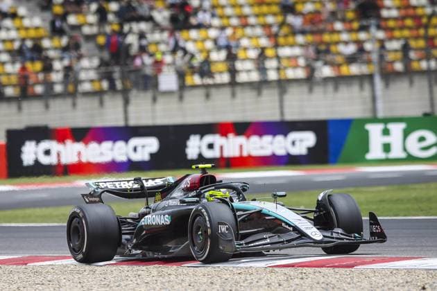 44 HAMILTON Lewis (gbr), Mercedes AMG F1 Team W15, action during the Formula 1 Lenovo Chinese Grand Prix 2024, 5th round of the 2024 Formula One World Championship, WM, Weltmeisterschaft from April 19 to 21, 2024 on the Shanghai International Circuit, in Shanghai, China - F1 - CHINESE GRAND PRIX 2024 DPPI Panoramic  240419_R05_CHINA_DP_XB3_0711