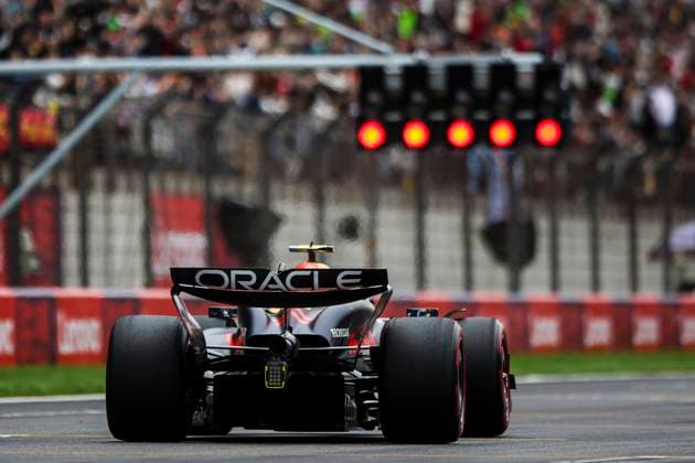 11 PEREZ Sergio (mex), Red Bull Racing RB20, action during the Formula 1 Lenovo Chinese Grand Prix 2024, 5th round of the 2024 Formula One World Championship, WM, Weltmeisterschaft from April 19 to 21, 2024 on the Shanghai International Circuit, in Shanghai, China - F1 - CHINESE GRAND PRIX 2024 DPPI Panoramic  240419_R05_CHINA_DP_XB3_0825