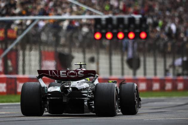 Sport Bilder des Tages 44 HAMILTON Lewis (gbr), Mercedes AMG F1 Team W15, action during the Formula 1 Lenovo Chinese Grand Prix 2024, 5th round of the 2024 Formula One World Championship, WM, Weltmeisterschaft from April 19 to 21, 2024 on the Shanghai International Circuit, in Shanghai, China - F1 - CHINESE GRAND PRIX 2024 DPPI Panoramic  240419_R05_CHINA_DP_XB3_0839