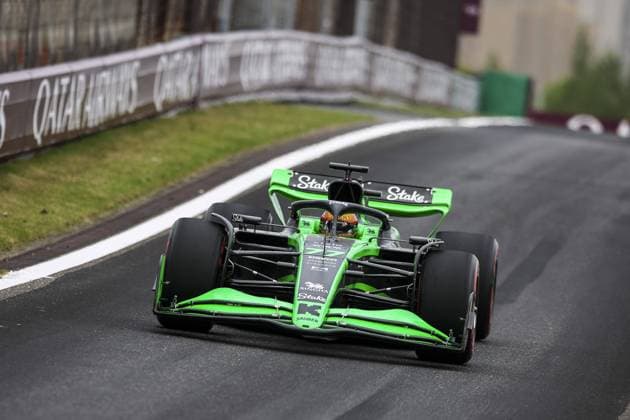 77 BOTTAS Valtteri (fin), Stake F1 Team Kick Sauber C44, action during the Formula 1 Lenovo Chinese Grand Prix 2024, 5th round of the 2024 Formula One World Championship, WM, Weltmeisterschaft from April 19 to 21, 2024 on the Shanghai International Circuit, in Shanghai, China - F1 - CHINESE GRAND PRIX 2024 DPPI Panoramic  240419_R05_CHINA_DP_XB3_0901