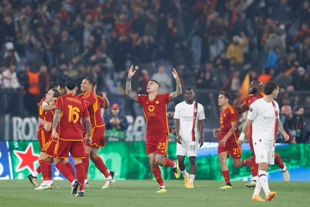 Gianluca Mancini (AS Roma) celebrates after scoring his team s first goal, UEFA Europa League 2023 2024 - Quarter-final second leg, AS Roma vs AC Milan, Olimpico Stadium, April 18, 2024, Rome, Italy.