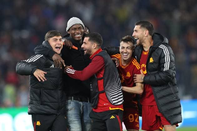 Evan Ndicka (AS Roma) celebrates with the teammates at the end of the match, UEFA Europa League 2023 2024 - Quarter-final second leg, AS Roma vs AC Milan, Olimpico Stadium, April 18, 2024, Rome, Italy.