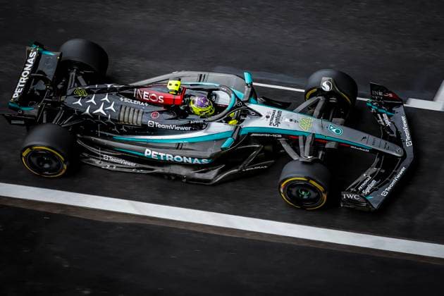 44 HAMILTON Lewis (gbr), Mercedes AMG F1 Team W15, action Qualifying Sprint Race during the Formula 1 Lenovo Chinese Grand Prix 2024, 5th round of the 2024 Formula One World Championship, WM, Weltmeisterschaft from April 19 to 21, 2024 on the Shanghai International Circuit, in Shanghai, China - F1 - CHINESE GRAND PRIX 2024 DPPI Panoramic  05333