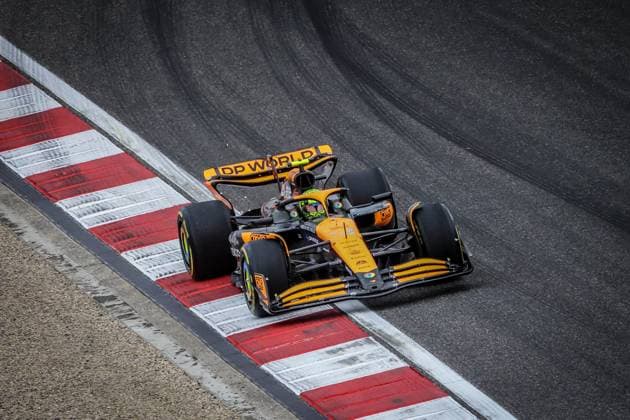 04 NORRIS Lando (gbr), McLaren F1 Team MCL38, action Qualifying Sprint Race during the Formula 1 Lenovo Chinese Grand Prix 2024, 5th round of the 2024 Formula One World Championship, WM, Weltmeisterschaft from April 19 to 21, 2024 on the Shanghai International Circuit, in Shanghai, China - F1 - CHINESE GRAND PRIX 2024 DPPI Panoramic  04109