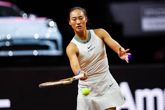 Zheng Qinwen CHN Zheng Qinwen CHN vs Marta Kostyuk UKR GER Porsche Tennis Grand Prix GP Stuttgart 2024, Porsche Arena, 18 04 2024 GER Porsche Tennis Grand Prix GP Stuttgart 2024 Porsche Arena, 18 04 2024 Stuttgart Copyright: xEibner-Pressefoto RogerxBuerkex EP