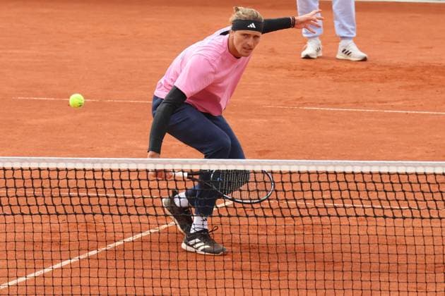 Alexander Zverev GER during training, warming up, in pink, pink, jersey, Tennis BMW Open 2024 Munich 19 04 2024 PHOTO Mladen Lackovic LakoPress