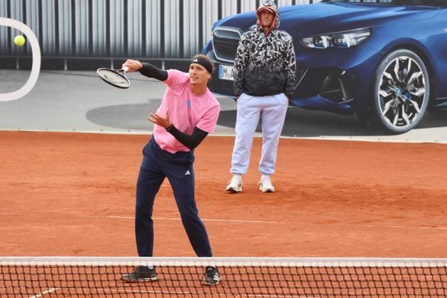Alexander Zverev GER during training, warming up, in pink, pink, jersey, Tennis BMW Open 2024 Munich 19 04 2024 PHOTO Mladen Lackovic LakoPress