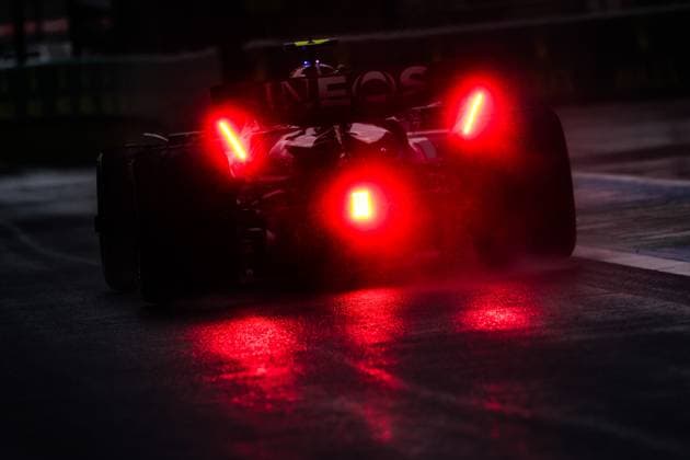 44 HAMILTON Lewis (gbr), Mercedes AMG F1 Team W15, action during the Formula 1 Lenovo Chinese Grand Prix 2024, 5th round of the 2024 Formula One World Championship, WM, Weltmeisterschaft from April 19 to 21, 2024 on the Shanghai International Circuit, in Shanghai, China - F1 - CHINESE GRAND PRIX 2024 DPPI Panoramic  240419_R05_CHINA_DP_FG008492