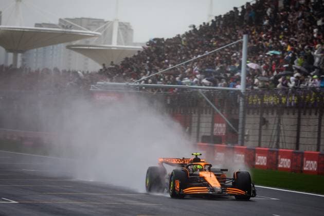 04 NORRIS Lando (gbr), McLaren F1 Team MCL38, action during the Formula 1 Lenovo Chinese Grand Prix 2024, 5th round of the 2024 Formula One World Championship, WM, Weltmeisterschaft from April 19 to 21, 2024 on the Shanghai International Circuit, in Shanghai, China - F1 - CHINESE GRAND PRIX 2024 DPPI Panoramic  240419_R05_CHINA_DP_FG008696