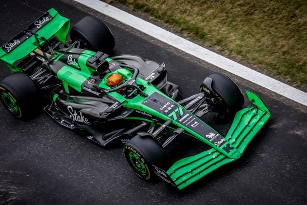 77 BOTTAS Valtteri (fin), Stake F1 Team Kick Sauber C44, action Qualifying Sprint Race during the Formula 1 Lenovo Chinese Grand Prix 2024, 5th round of the 2024 Formula One World Championship, WM, Weltmeisterschaft from April 19 to 21, 2024 on the Shanghai International Circuit, in Shanghai, China - F1 - CHINESE GRAND PRIX 2024 DPPI Panoramic  05056