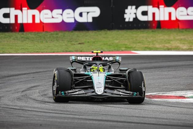 44 HAMILTON Lewis (gbr), Mercedes AMG F1 Team W15, action during the Formula 1 Lenovo Chinese Grand Prix 2024, 5th round of the 2024 Formula One World Championship, WM, Weltmeisterschaft from April 19 to 21, 2024 on the Shanghai International Circuit, in Shanghai, China - F1 - CHINESE GRAND PRIX 2024 DPPI Panoramic  240419_R05_CHINA_DP_XB3_2196