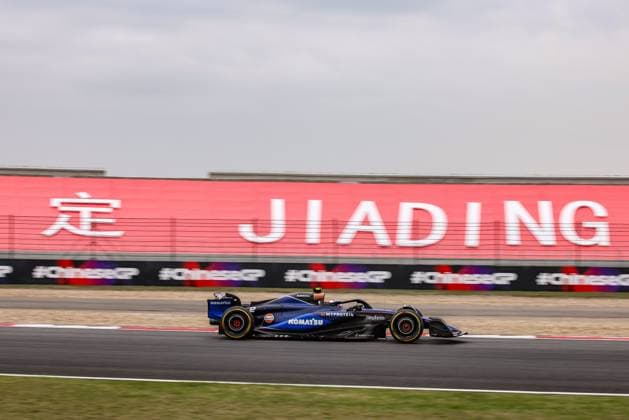02 SARGEANT Logan (usa), Williams Racing FW46, action during the Formula 1 Lenovo Chinese Grand Prix 2024, 5th round of the 2024 Formula One World Championship, WM, Weltmeisterschaft from April 19 to 21, 2024 on the Shanghai International Circuit, in Shanghai, China - F1 - CHINESE GRAND PRIX 2024 DPPI Panoramic  240419_R05_CHINA_DP_XB5_2118