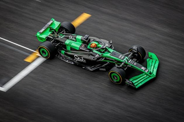 77 BOTTAS Valtteri (fin), Stake F1 Team Kick Sauber C44, action Qualifying Sprint Race during the Formula 1 Lenovo Chinese Grand Prix 2024, 5th round of the 2024 Formula One World Championship, WM, Weltmeisterschaft from April 19 to 21, 2024 on the Shanghai International Circuit, in Shanghai, China - F1 - CHINESE GRAND PRIX 2024 DPPI Panoramic  04721
