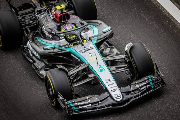 44 HAMILTON Lewis (gbr), Mercedes AMG F1 Team W15, action Qualifying Sprint Race during the Formula 1 Lenovo Chinese Grand Prix 2024, 5th round of the 2024 Formula One World Championship, WM, Weltmeisterschaft from April 19 to 21, 2024 on the Shanghai International Circuit, in Shanghai, China - F1 - CHINESE GRAND PRIX 2024 DPPI Panoramic  04249
