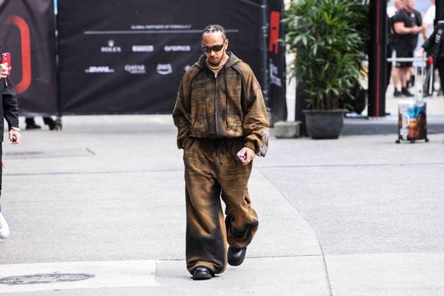 Sport Bilder des Tages HAMILTON Lewis (gbr), Mercedes AMG F1 Team W15, portrait during the Formula 1 Lenovo Chinese Grand Prix 2024, 5th round of the 2024 Formula One World Championship, WM, Weltmeisterschaft from April 19 to 21, 2024 on the Shanghai International Circuit, in Shanghai, China - F1 - CHINESE GRAND PRIX 2024 DPPI Panoramic  240419_R05_CHINA_DP_XB5_1726