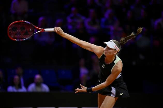 Elena Rybakina KAZ Action Serve Tennis Ladies Porsche Cup Porsche Tennis Grand Prix GP Stuttgart 2024 Porsche Arena 19 04 2024 DFL REGULATIONS PROHIBIT ANY USE OF PHOTOGRAPHS AS IMAGE SEQUENCES AND OR QUASI VIDEO Porsche Tennis Grand Prix GP Stuttgart 2024