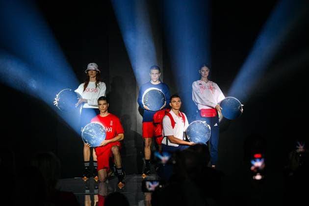Sport Bilder des Tages Paris 2024, Modenschau Team Polen, Präsentation der Teamkleidung für die Olympischen Sommerspiele WARSZAWA 19.04.2024 CENTRUM OLIMPIJSKIE PKOL - PREZENTACJA OFICJALNEJ KOLEKCJI UBRAN PRZYGOTOWANEJ PRZEZ FIRMY ADIDAS I BIZUU NA XXXIII LETNIE IGRZYSKA OLIMPIJSKIE 2024 W PARYZU --- POLISH PKOL OLYMPIC CENTER - PRESENTATION OF THE OFFICIAL CLOTHING COLLECTION PREPARED BY ADIDAS AND BIZUU FOR THE XXXIII SUMMER Olympic Games, Olympische Spiele, Olympia, OS 2024 IN PARIS FOT. JACEK PRONDZYNSKI FOTOPYK NEWSPIX.PL --- Newspix.pl POLAND OUT!  240419JAC020