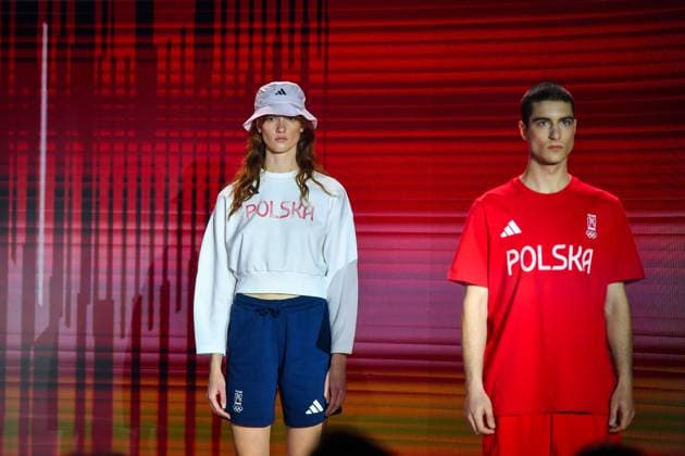 Paris 2024, Modenschau Team Polen, Präsentation der Teamkleidung für die Olympischen Sommerspiele WARSZAWA 19.04.2024 CENTRUM OLIMPIJSKIE PKOL - PREZENTACJA OFICJALNEJ KOLEKCJI UBRAN PRZYGOTOWANEJ PRZEZ FIRMY ADIDAS I BIZUU NA XXXIII LETNIE IGRZYSKA OLIMPIJSKIE 2024 W PARYZU --- POLISH PKOL OLYMPIC CENTER - PRESENTATION OF THE OFFICIAL CLOTHING COLLECTION PREPARED BY ADIDAS AND BIZUU FOR THE XXXIII SUMMER Olympic Games, Olympische Spiele, Olympia, OS 2024 IN PARIS FOT. JACEK PRONDZYNSKI FOTOPYK NEWSPIX.PL --- Newspix.pl POLAND OUT!  240419JAC023