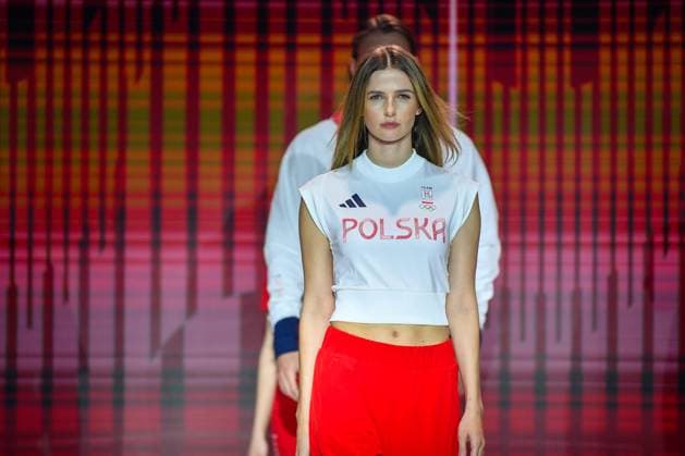 Paris 2024, Modenschau Team Polen, Präsentation der Teamkleidung für die Olympischen Sommerspiele WARSZAWA 19.04.2024 CENTRUM OLIMPIJSKIE PKOL - PREZENTACJA OFICJALNEJ KOLEKCJI UBRAN PRZYGOTOWANEJ PRZEZ FIRMY ADIDAS I BIZUU NA XXXIII LETNIE IGRZYSKA OLIMPIJSKIE 2024 W PARYZU --- POLISH PKOL OLYMPIC CENTER - PRESENTATION OF THE OFFICIAL CLOTHING COLLECTION PREPARED BY ADIDAS AND BIZUU FOR THE XXXIII SUMMER Olympic Games, Olympische Spiele, Olympia, OS 2024 IN PARIS FOT. JACEK PRONDZYNSKI FOTOPYK NEWSPIX.PL --- Newspix.pl POLAND OUT!  240419JAC024
