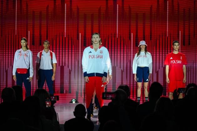 Paris 2024, Modenschau Team Polen, Präsentation der Teamkleidung für die Olympischen Sommerspiele WARSZAWA 19.04.2024 CENTRUM OLIMPIJSKIE PKOL - PREZENTACJA OFICJALNEJ KOLEKCJI UBRAN PRZYGOTOWANEJ PRZEZ FIRMY ADIDAS I BIZUU NA XXXIII LETNIE IGRZYSKA OLIMPIJSKIE 2024 W PARYZU --- POLISH PKOL OLYMPIC CENTER - PRESENTATION OF THE OFFICIAL CLOTHING COLLECTION PREPARED BY ADIDAS AND BIZUU FOR THE XXXIII SUMMER Olympic Games, Olympische Spiele, Olympia, OS 2024 IN PARIS FOT. JACEK PRONDZYNSKI FOTOPYK NEWSPIX.PL --- Newspix.pl POLAND OUT!  240419JAC025