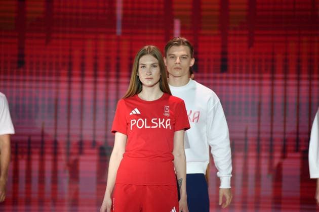 Paris 2024, Modenschau Team Polen, Präsentation der Teamkleidung für die Olympischen Sommerspiele WARSZAWA 19.04.2024 CENTRUM OLIMPIJSKIE PKOL - PREZENTACJA OFICJALNEJ KOLEKCJI UBRAN PRZYGOTOWANEJ PRZEZ FIRMY ADIDAS I BIZUU NA XXXIII LETNIE IGRZYSKA OLIMPIJSKIE 2024 W PARYZU --- POLISH PKOL OLYMPIC CENTER - PRESENTATION OF THE OFFICIAL CLOTHING COLLECTION PREPARED BY ADIDAS AND BIZUU FOR THE XXXIII SUMMER Olympic Games, Olympische Spiele, Olympia, OS 2024 IN PARIS FOT. JACEK PRONDZYNSKI FOTOPYK NEWSPIX.PL --- Newspix.pl POLAND OUT!  240419JAC026