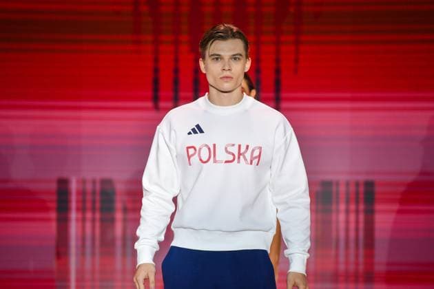 Paris 2024, Modenschau Team Polen, Präsentation der Teamkleidung für die Olympischen Sommerspiele WARSZAWA 19.04.2024 CENTRUM OLIMPIJSKIE PKOL - PREZENTACJA OFICJALNEJ KOLEKCJI UBRAN PRZYGOTOWANEJ PRZEZ FIRMY ADIDAS I BIZUU NA XXXIII LETNIE IGRZYSKA OLIMPIJSKIE 2024 W PARYZU --- POLISH PKOL OLYMPIC CENTER - PRESENTATION OF THE OFFICIAL CLOTHING COLLECTION PREPARED BY ADIDAS AND BIZUU FOR THE XXXIII SUMMER Olympic Games, Olympische Spiele, Olympia, OS 2024 IN PARIS FOT. JACEK PRONDZYNSKI FOTOPYK NEWSPIX.PL --- Newspix.pl POLAND OUT!  240419JAC027