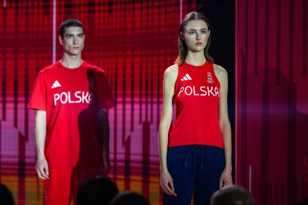 Paris 2024, Modenschau Team Polen, Präsentation der Teamkleidung für die Olympischen Sommerspiele WARSZAWA 19.04.2024 CENTRUM OLIMPIJSKIE PKOL - PREZENTACJA OFICJALNEJ KOLEKCJI UBRAN PRZYGOTOWANEJ PRZEZ FIRMY ADIDAS I BIZUU NA XXXIII LETNIE IGRZYSKA OLIMPIJSKIE 2024 W PARYZU --- POLISH PKOL OLYMPIC CENTER - PRESENTATION OF THE OFFICIAL CLOTHING COLLECTION PREPARED BY ADIDAS AND BIZUU FOR THE XXXIII SUMMER Olympic Games, Olympische Spiele, Olympia, OS 2024 IN PARIS FOT. JACEK PRONDZYNSKI FOTOPYK NEWSPIX.PL --- Newspix.pl POLAND OUT!  240419JAC028