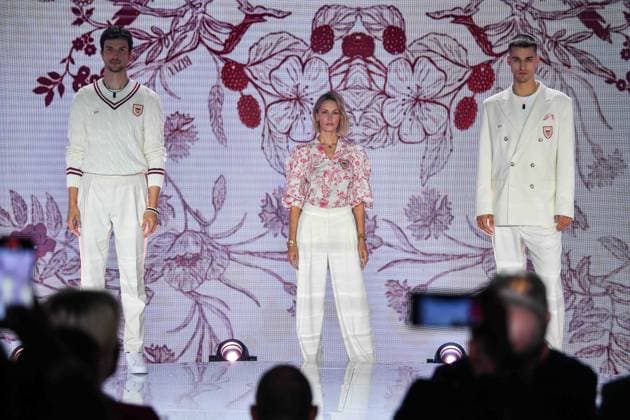 Paris 2024, Modenschau Team Polen, Präsentation der Teamkleidung für die Olympischen Sommerspiele WARSZAWA 19.04.2024 CENTRUM OLIMPIJSKIE PKOL - PREZENTACJA OFICJALNEJ KOLEKCJI UBRAN PRZYGOTOWANEJ PRZEZ FIRMY ADIDAS I BIZUU NA XXXIII LETNIE IGRZYSKA OLIMPIJSKIE 2024 W PARYZU --- POLISH PKOL OLYMPIC CENTER - PRESENTATION OF THE OFFICIAL CLOTHING COLLECTION PREPARED BY ADIDAS AND BIZUU FOR THE XXXIII SUMMER Olympic Games, Olympische Spiele, Olympia, OS 2024 IN PARIS FOT. JACEK PRONDZYNSKI FOTOPYK NEWSPIX.PL --- Newspix.pl POLAND OUT!  240419JAC034