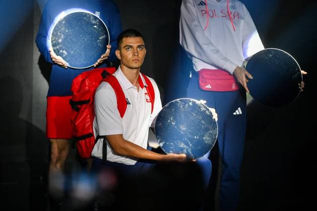 Paris 2024, Modenschau Team Polen, Präsentation der Teamkleidung für die Olympischen Sommerspiele WARSZAWA 19.04.2024 CENTRUM OLIMPIJSKIE PKOL - PREZENTACJA OFICJALNEJ KOLEKCJI UBRAN PRZYGOTOWANEJ PRZEZ FIRMY ADIDAS I BIZUU NA XXXIII LETNIE IGRZYSKA OLIMPIJSKIE 2024 W PARYZU --- POLISH PKOL OLYMPIC CENTER - PRESENTATION OF THE OFFICIAL CLOTHING COLLECTION PREPARED BY ADIDAS AND BIZUU FOR THE XXXIII SUMMER Olympic Games, Olympische Spiele, Olympia, OS 2024 IN PARIS FOT. JACEK PRONDZYNSKI FOTOPYK NEWSPIX.PL --- Newspix.pl POLAND OUT!  240419JAC055