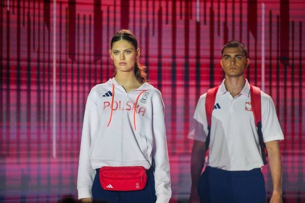 Paris 2024, Modenschau Team Polen, Präsentation der Teamkleidung für die Olympischen Sommerspiele WARSZAWA 19.04.2024 CENTRUM OLIMPIJSKIE PKOL - PREZENTACJA OFICJALNEJ KOLEKCJI UBRAN PRZYGOTOWANEJ PRZEZ FIRMY ADIDAS I BIZUU NA XXXIII LETNIE IGRZYSKA OLIMPIJSKIE 2024 W PARYZU --- POLISH PKOL OLYMPIC CENTER - PRESENTATION OF THE OFFICIAL CLOTHING COLLECTION PREPARED BY ADIDAS AND BIZUU FOR THE XXXIII SUMMER Olympic Games, Olympische Spiele, Olympia, OS 2024 IN PARIS FOT. JACEK PRONDZYNSKI FOTOPYK NEWSPIX.PL --- Newspix.pl POLAND OUT!  240419JAC060