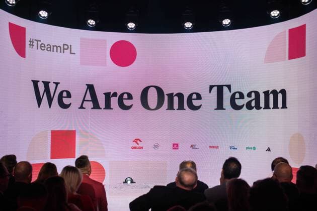 Paris 2024, Modenschau Team Polen, Präsentation der Teamkleidung für die Olympischen Sommerspiele WARSZAWA 19.04.2024 CENTRUM OLIMPIJSKIE PKOL - PREZENTACJA OFICJALNEJ KOLEKCJI UBRAN PRZYGOTOWANEJ PRZEZ FIRMY ADIDAS I BIZUU NA XXXIII LETNIE IGRZYSKA OLIMPIJSKIE 2024 W PARYZU --- POLISH PKOL OLYMPIC CENTER - PRESENTATION OF THE OFFICIAL CLOTHING COLLECTION PREPARED BY ADIDAS AND BIZUU FOR THE XXXIII SUMMER Olympic Games, Olympische Spiele, Olympia, OS 2024 IN PARIS FOT. JACEK PRONDZYNSKI FOTOPYK NEWSPIX.PL --- Newspix.pl POLAND OUT!  240419JAC065