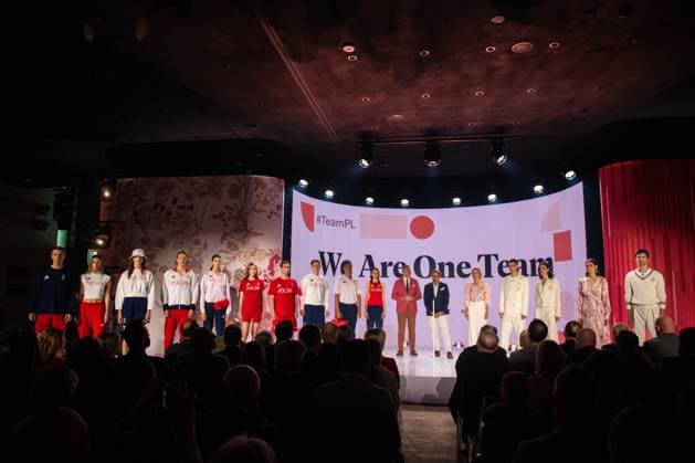 Paris 2024, Modenschau Team Polen, Präsentation der Teamkleidung für die Olympischen Sommerspiele WARSZAWA 19.04.2024 CENTRUM OLIMPIJSKIE PKOL - PREZENTACJA OFICJALNEJ KOLEKCJI UBRAN PRZYGOTOWANEJ PRZEZ FIRMY ADIDAS I BIZUU NA XXXIII LETNIE IGRZYSKA OLIMPIJSKIE 2024 W PARYZU --- POLISH PKOL OLYMPIC CENTER - PRESENTATION OF THE OFFICIAL CLOTHING COLLECTION PREPARED BY ADIDAS AND BIZUU FOR THE XXXIII SUMMER Olympic Games, Olympische Spiele, Olympia, OS 2024 IN PARIS RADOSLAW PIESIEWICZ ROMUALD SZMIDT FOT. JACEK PRONDZYNSKI FOTOPYK NEWSPIX.PL --- Newspix.pl POLAND OUT!  240419JAC068