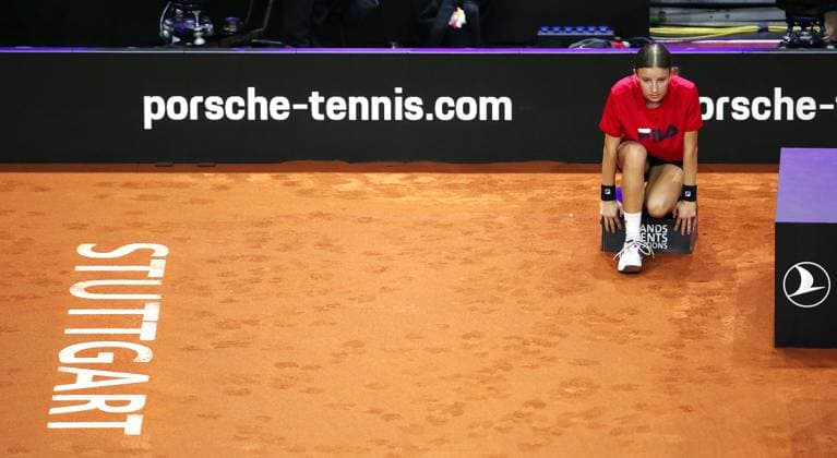 19 04 2024, Germany, Stuttgart, Porsche Tennis Grand Prix 2024, quarter-finals, ball kid, feature