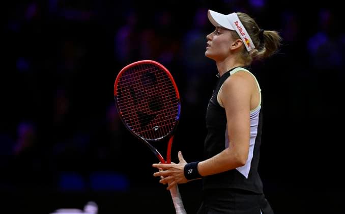Elena Rybakina KAZ disappointed Tennis Ladies Porsche Cup Porsche Tennis Grand Prix GP Stuttgart 2024 Porsche Arena 19 04 2024 DFL REGULATIONS PROHIBIT ANY USE OF PHOTOGRAPHS AS IMAGE SEQUENCES AND OR QUASI VIDEO Porsche Tennis Grand Prix GP Stuttgart 2024