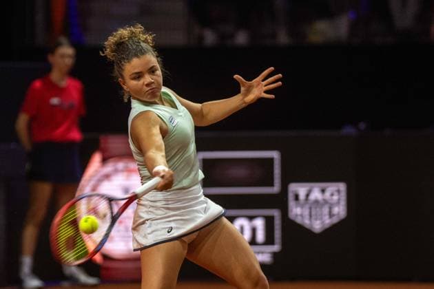 Jasmin Paolini ITA xettx, Germany, Stuttgart, 19 04 2024, Tennis, Porsche Tennis Grand Prix, Day 7, 2024, Quarterfinals, E Rybakina J Paolini, Porsche Arena Photo A2 Bildagentur Peter Hartenfelser
