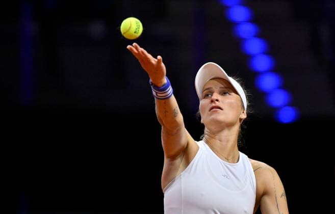 Marketa Vondrousova CZE Action Serve Tennis Ladies Porsche Cup Porsche Tennis Grand Prix GP Stuttgart 2024 Porsche Arena 19 04 2024 DFL REGULATIONS PROHIBIT ANY USE OF PHOTOGRAPHS AS IMAGE SEQUENCES AND OR QUASI VIDEO Porsche Tennis Grand Prix GP Stuttgart 2024